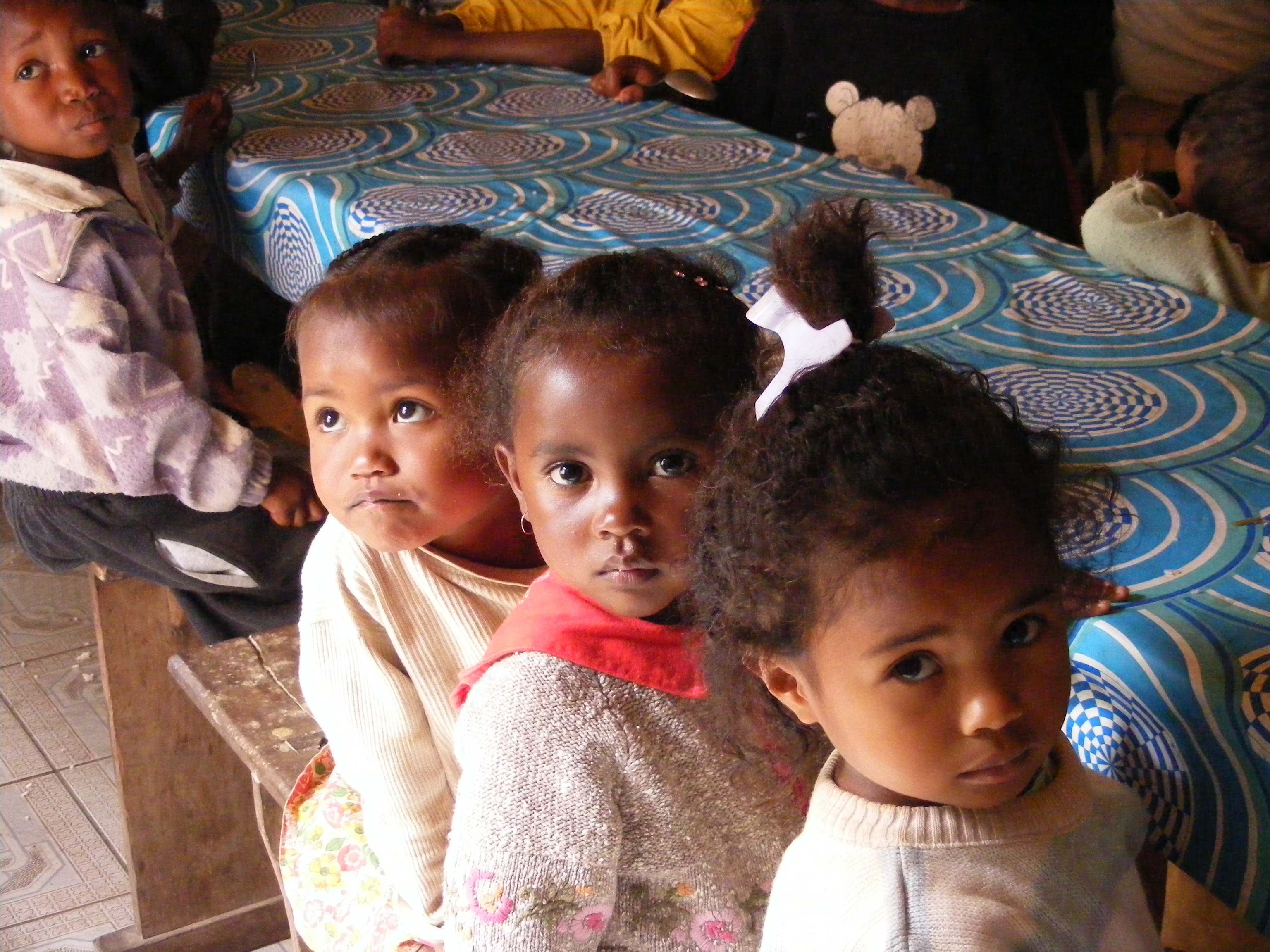 I bambini nella mensa di Manakara (Madagascar, 2008)