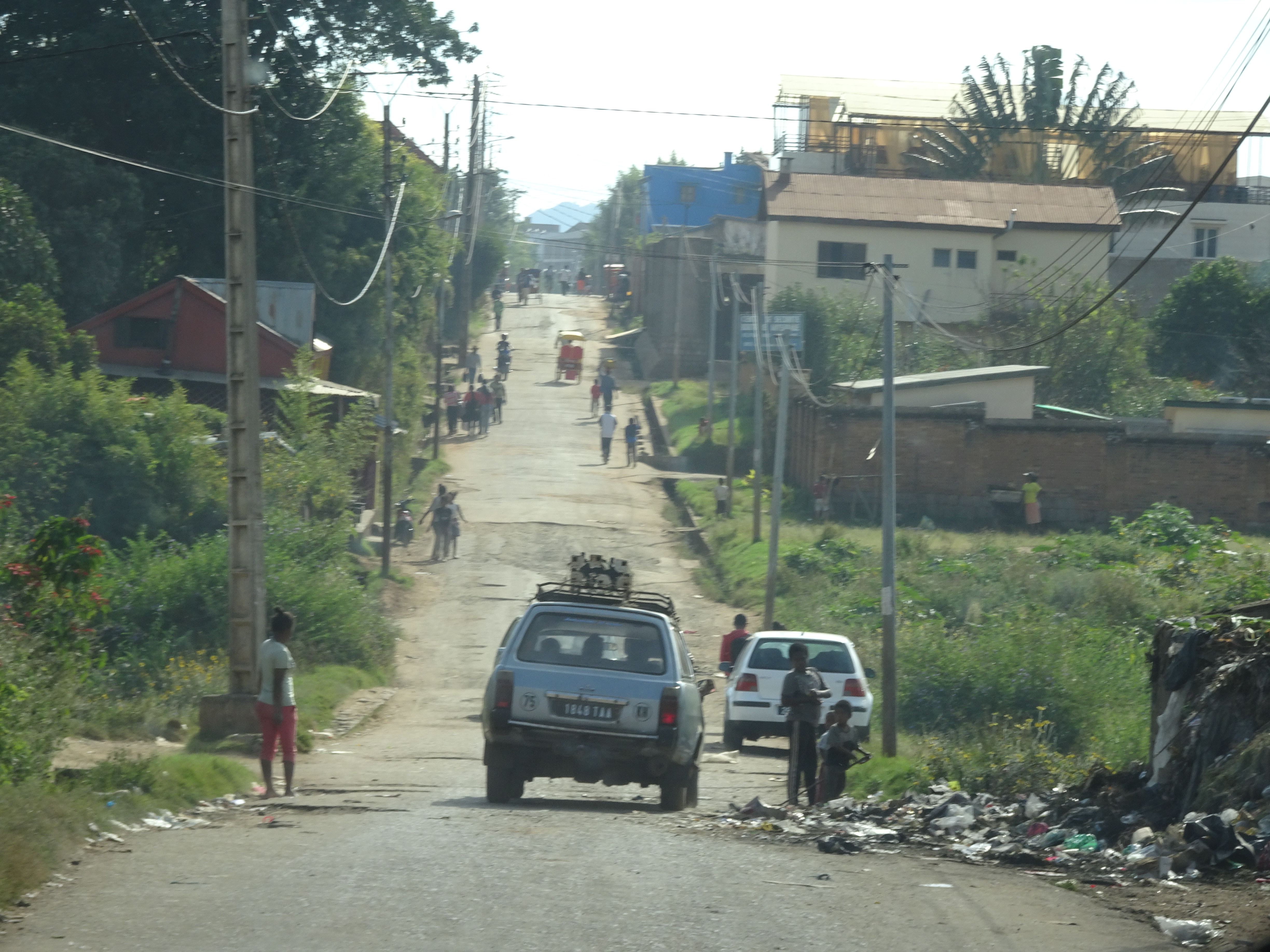 Bambini a bordo strada (Madagascar, 2018)