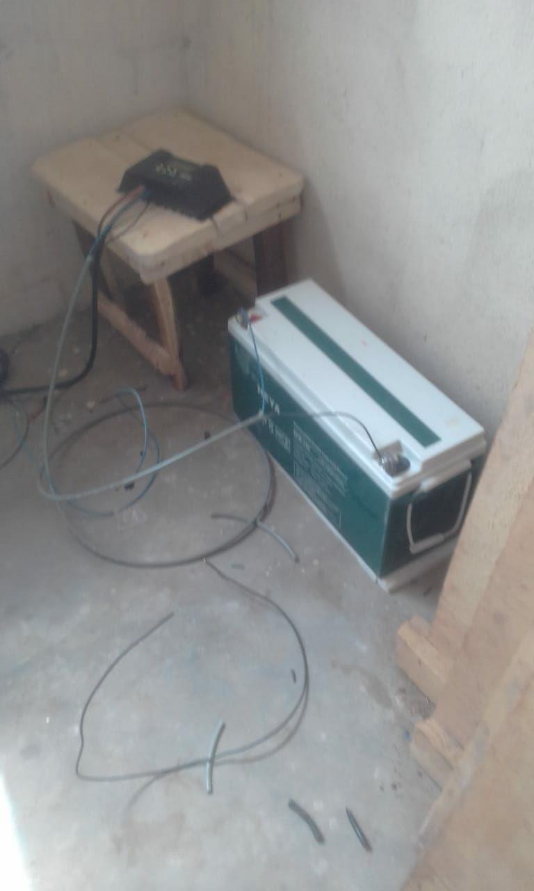 A Bekopaka non c'è corrente, dunque le suore si sono dotate di un pannello fotovoltaico e di un gruppo elettrogeno.